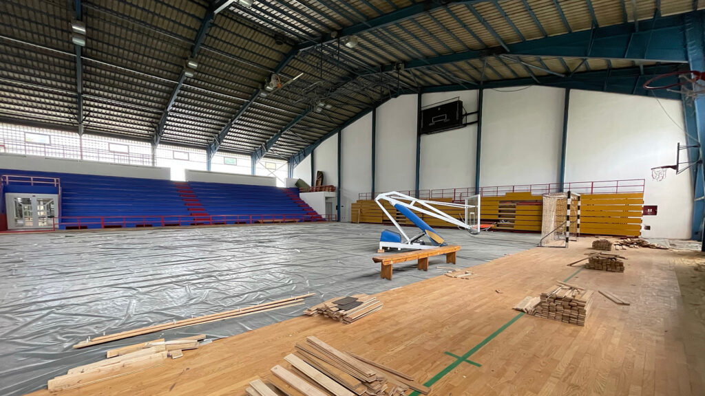 realizzazione di campo da basket indoor